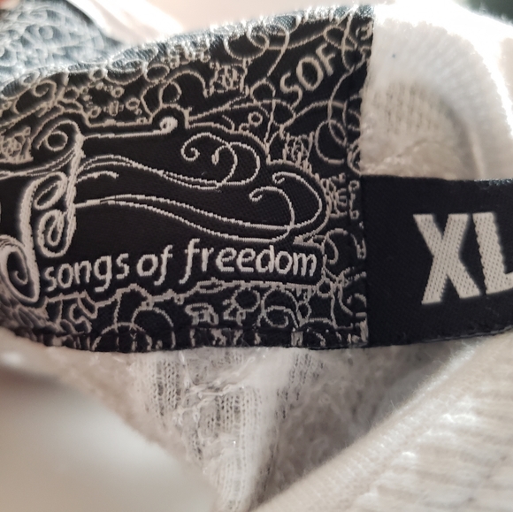 Songs of Freedom Pull Over Decorative Top XL - Picture 7 of 7